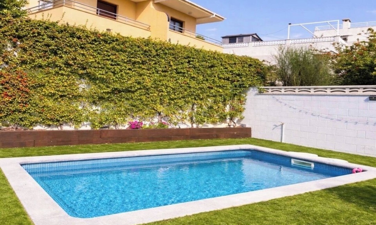 Torredembarra Apartment | Rest by the beach. Private swimming pool