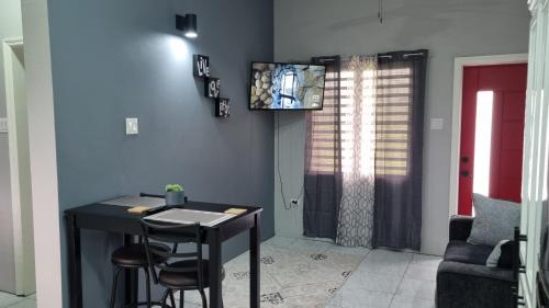 Ottleyʼs Apartment | Rest Easy at Cunningham Suites 3 & 4