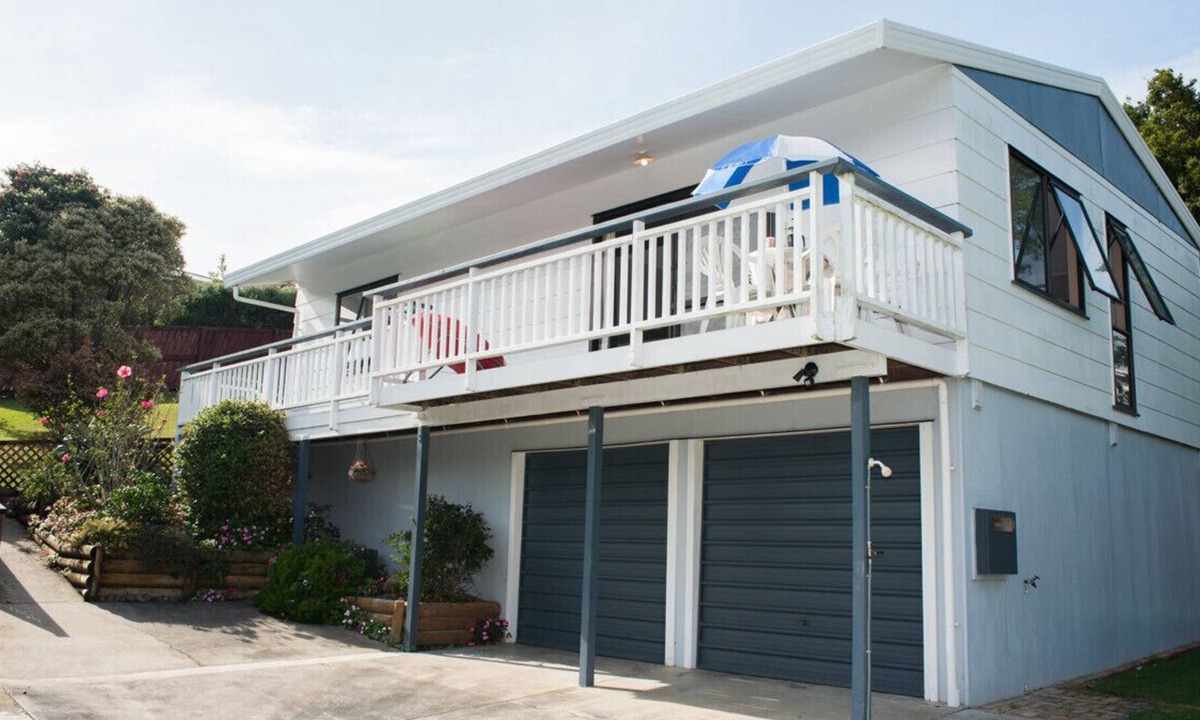 Raglan Cottage | Rest & Relax - Raglan Holiday Home