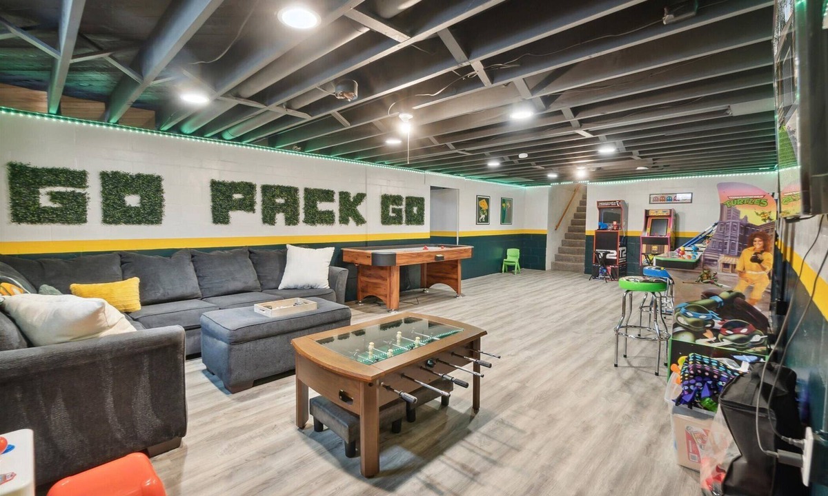 Green Bay House | Rest UR Cheesehead 9 min walk Lambeau-3 BR+arcade