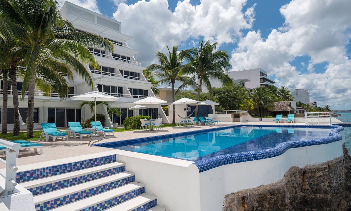 Zona Hotelera Norte Condo | Restful Oceanfront 1BR, Northshore, Low Density building with only 12 condos.