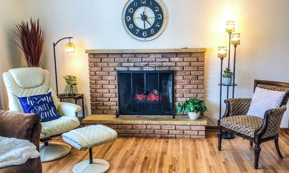 Richfield House | Restful Richfield Retreat with Attached Gargage and King Bed. MSP & Shopping.