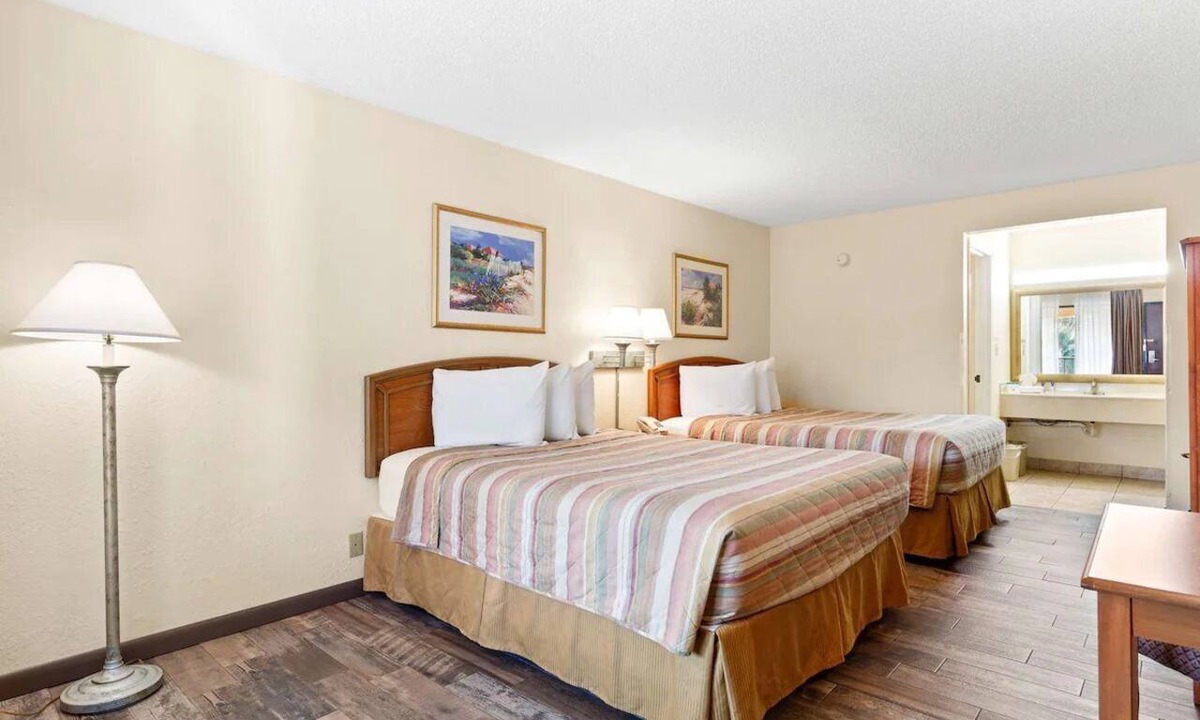 St. Augustine Beach Hotel | Restful Stay Ideal for Couples & Families Near St. Augustine Beach - 1.7 miles