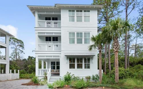 Treetop House | Resting Beach Face