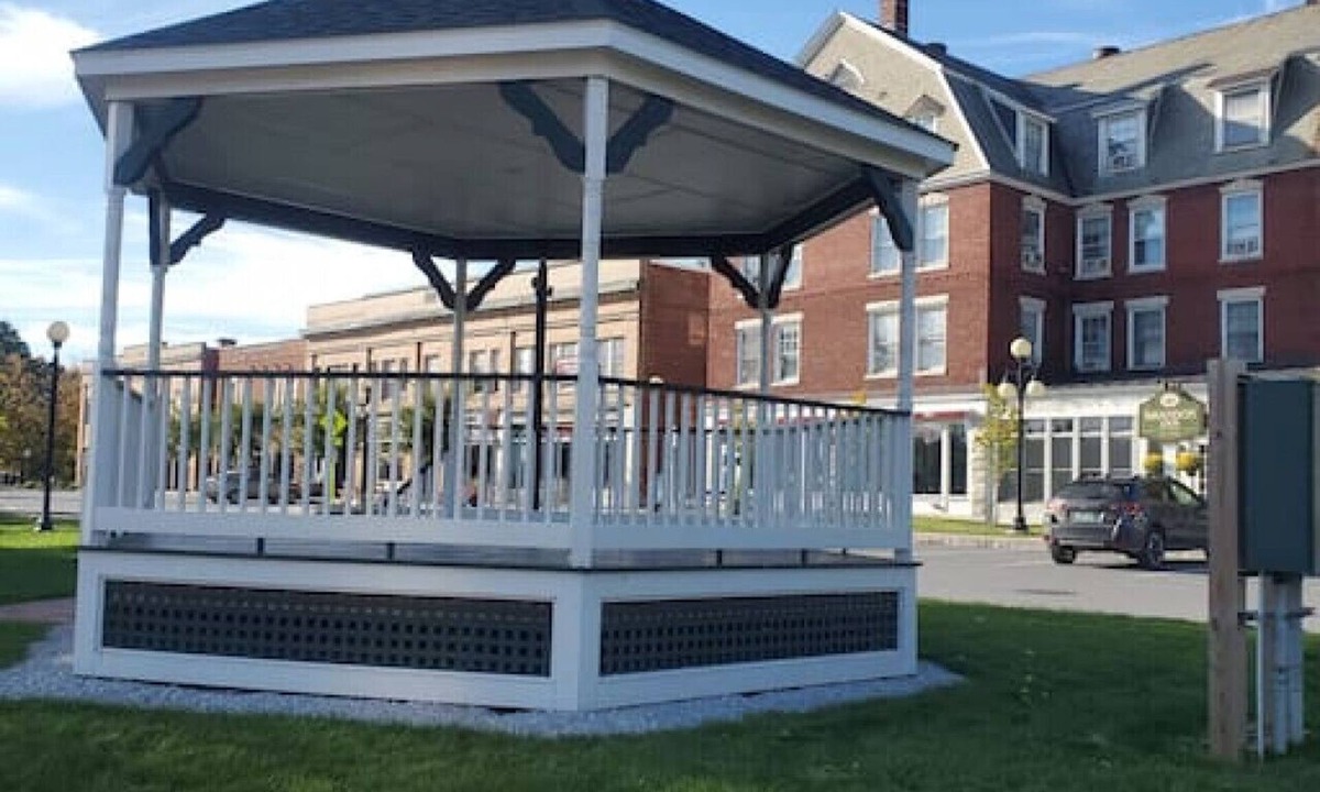 Brandon House | Restored, Riverside Home*Walk to Adorable Downtown
