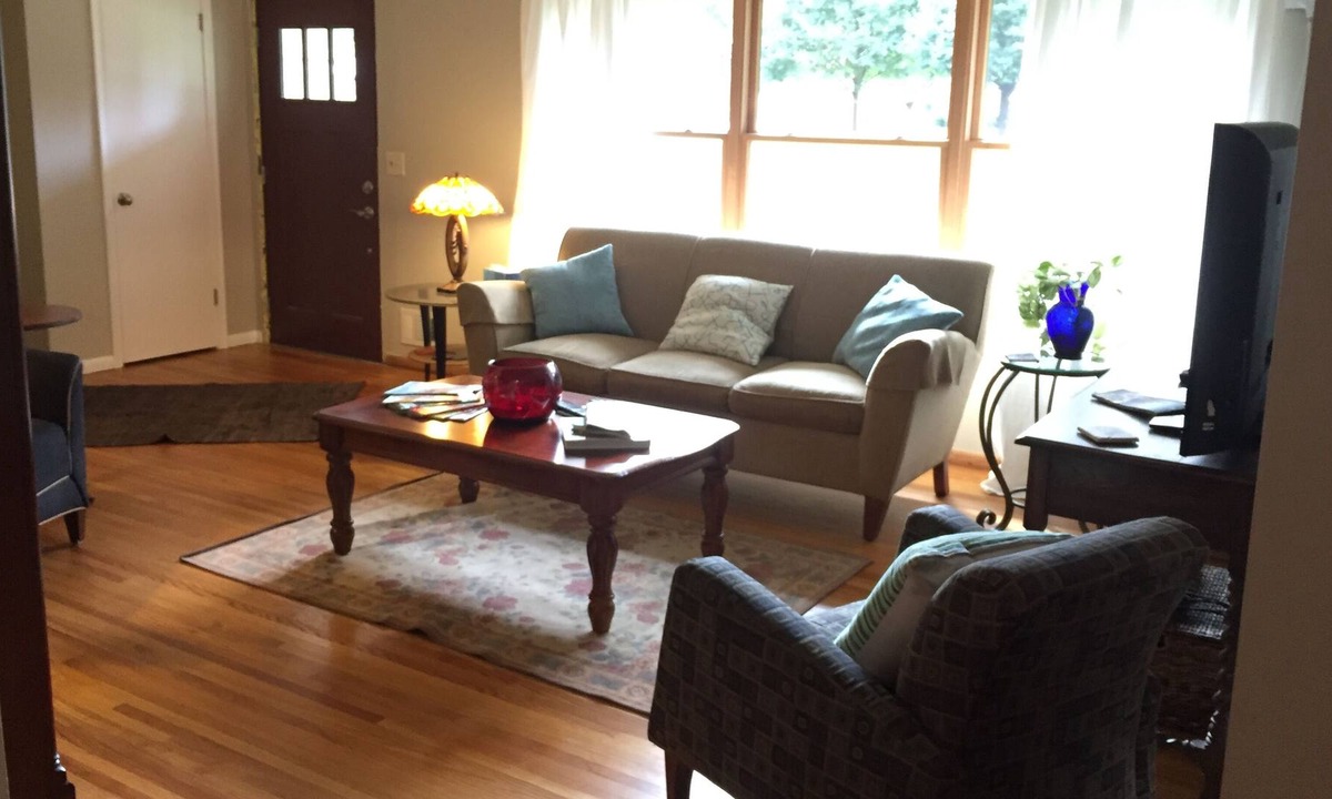 Edina House | Retreat for couples, small families, solo adventurer or business traveler