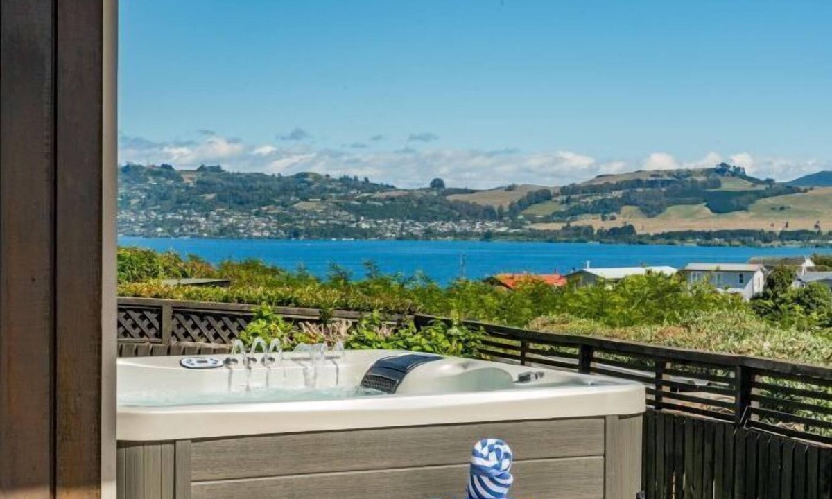 Hilltop House | Retreat on Harvey Street