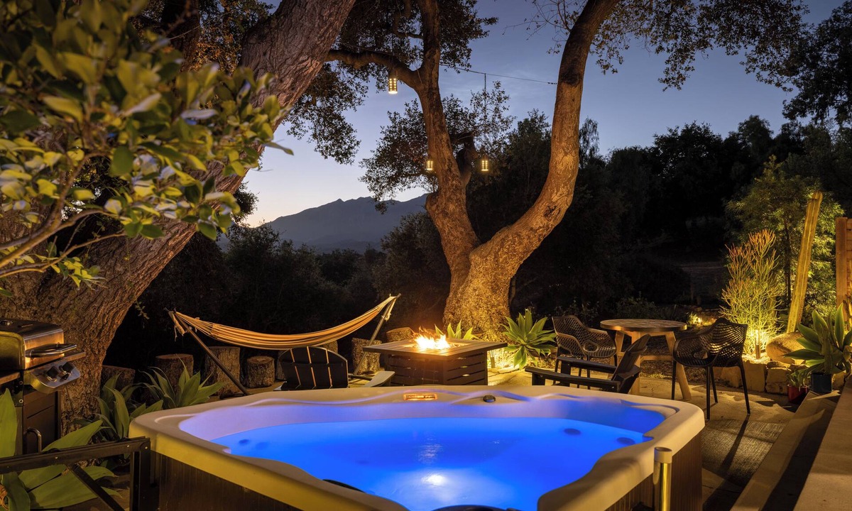 Meiners Oaks Apartment | Retreat w/Hot Tub, Sauna, Sunset Views, Fire Pit