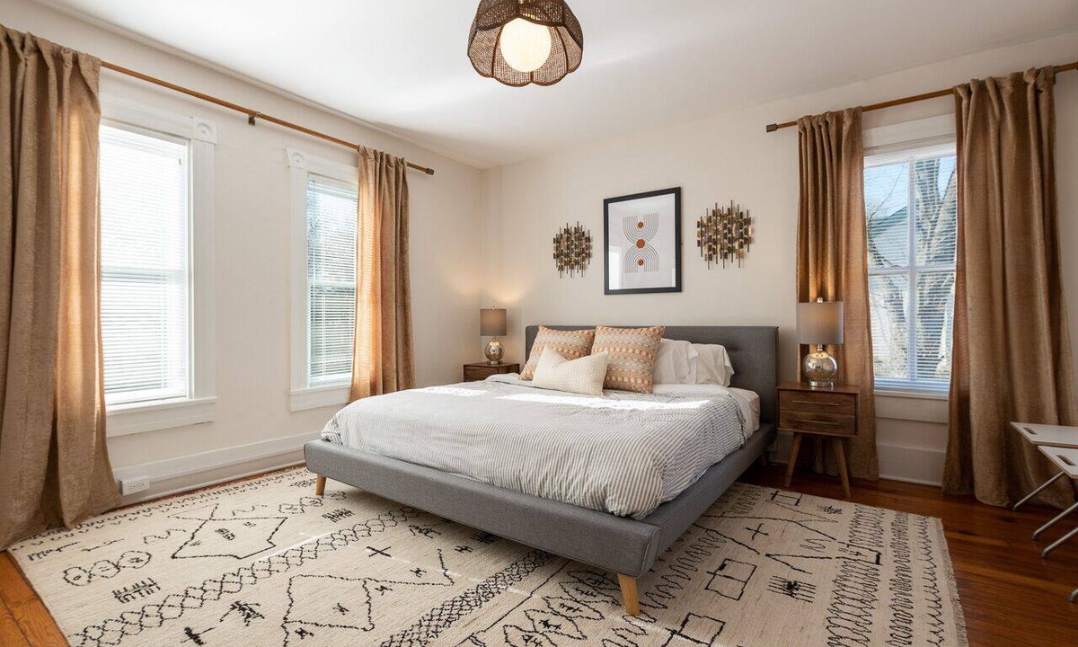 Belmont Apartment | Retro Apartment | Furnished Monthly Rental in Belmont