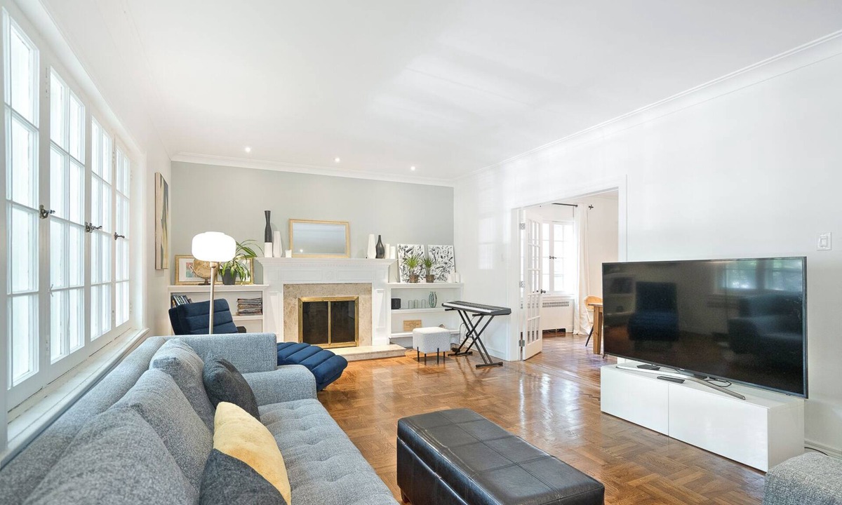 Cote-Des-Neiges—Notre-Dame-De-Grace Condo | Retro-Chic Spacious Home on 2 floors in Montreal