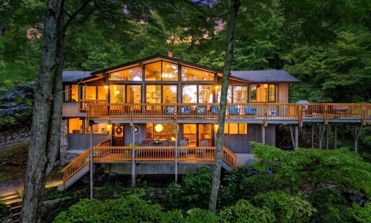 Fairview House | Retro Metro Deck House | MCM Gem with Hot Tub & Spectacular Views!