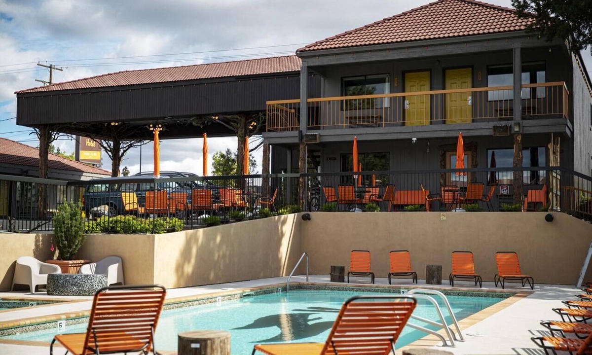 Orchard District Hotel | Retro Pool, Hot Tub & Firepits Near Old Mill District & Downtown Bend