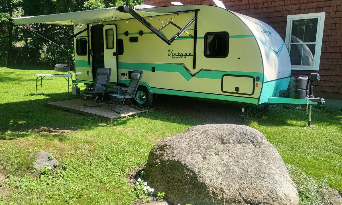 Shawmut House | Retro-Style Modern Camper, 2 Hours to Acadia & Bar Harbor, Easy Pick-Up Off I-95