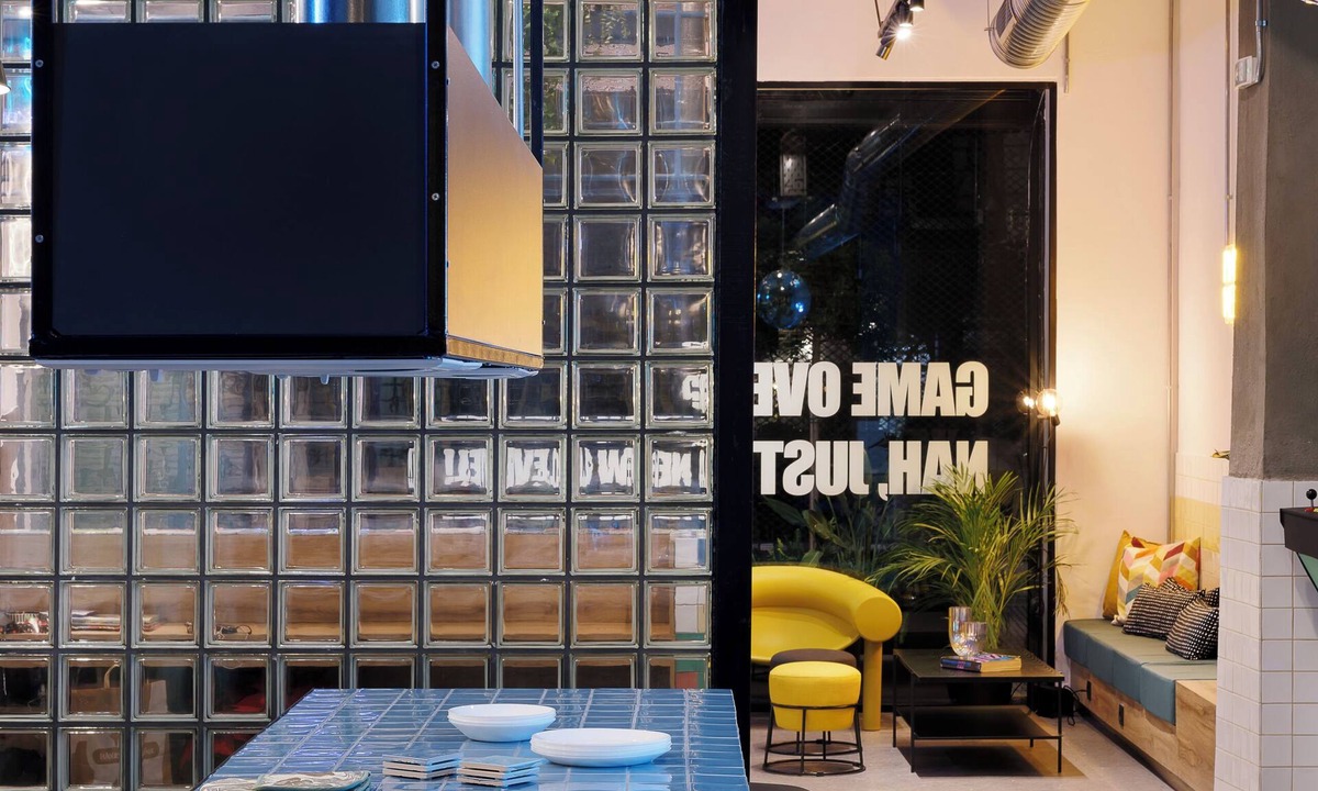 Omonia Hostel | Retroverse Eccentric Stay