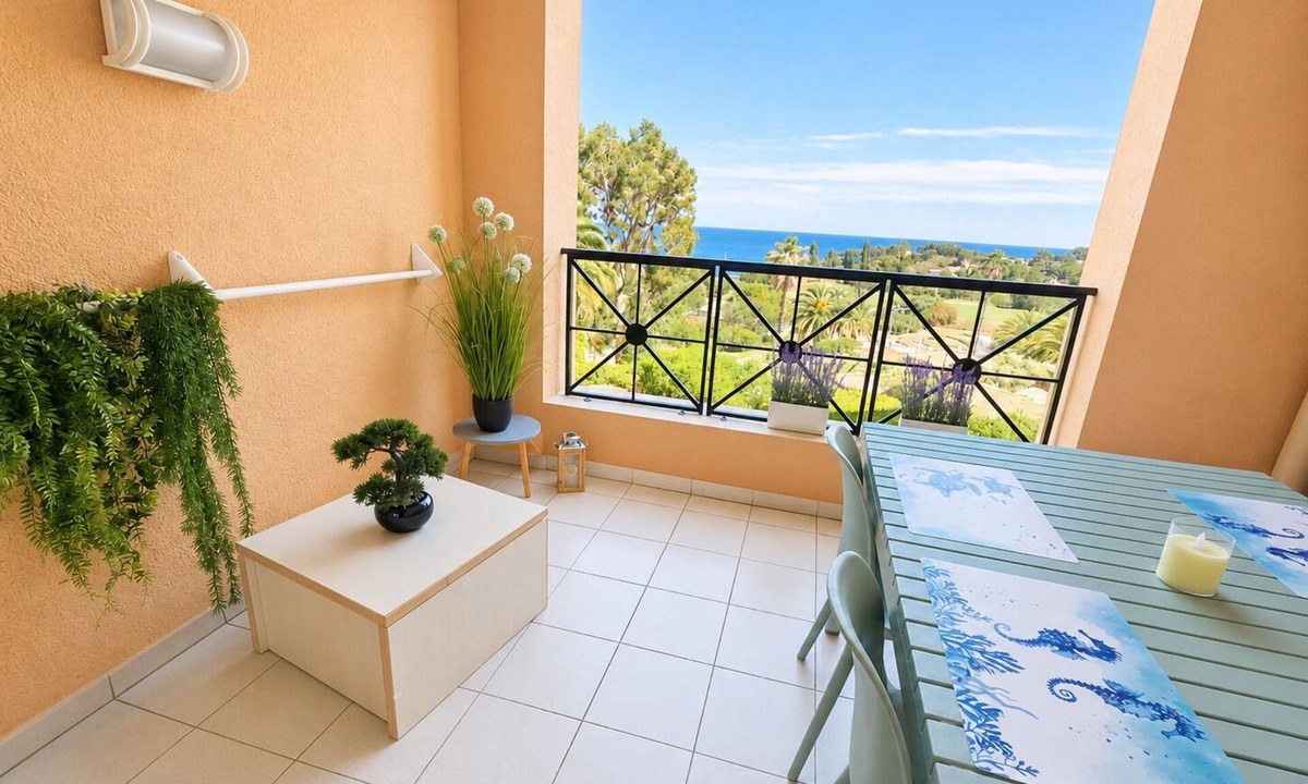 Cap Esterel Apartment | Rev'Azur Vue mer, Clim,lave linge, frigo+congélateur, Fibre, Centre Village (C2)