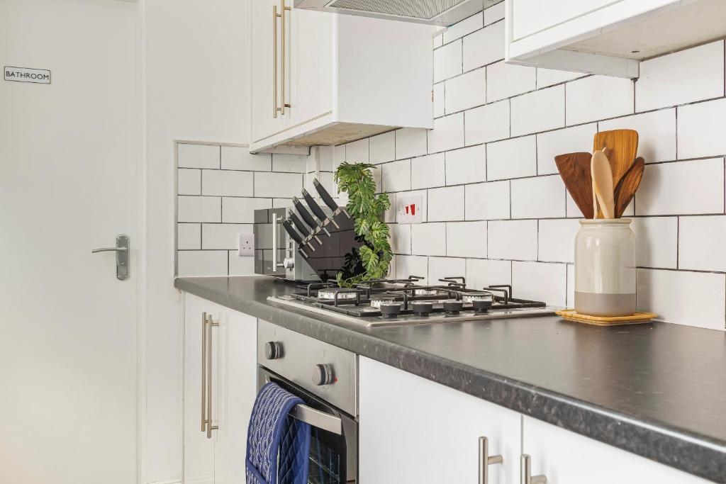 Nottingham House | Revolution House | Spacious Stay for Teams