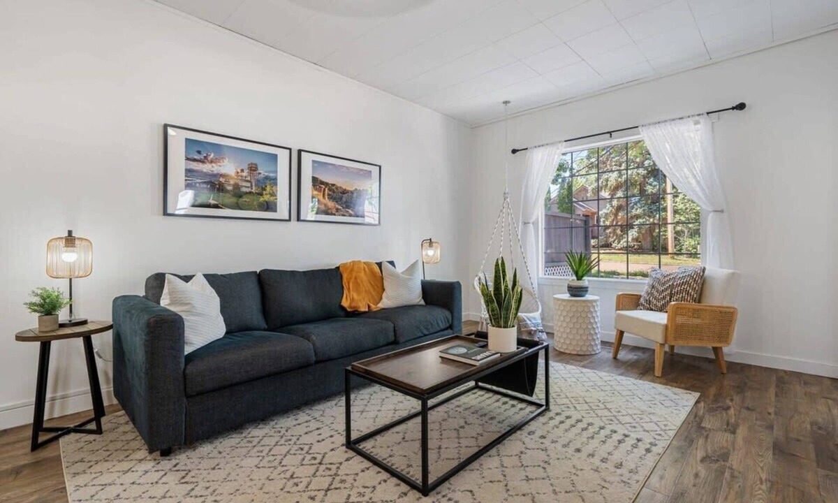 Drumheller House | Rex Retreat | Steps to the Big Dino | Sleeps 8