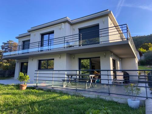 Aix-les-Bains Apartment | Rez-de-chaussée de notre villa vue sur lac