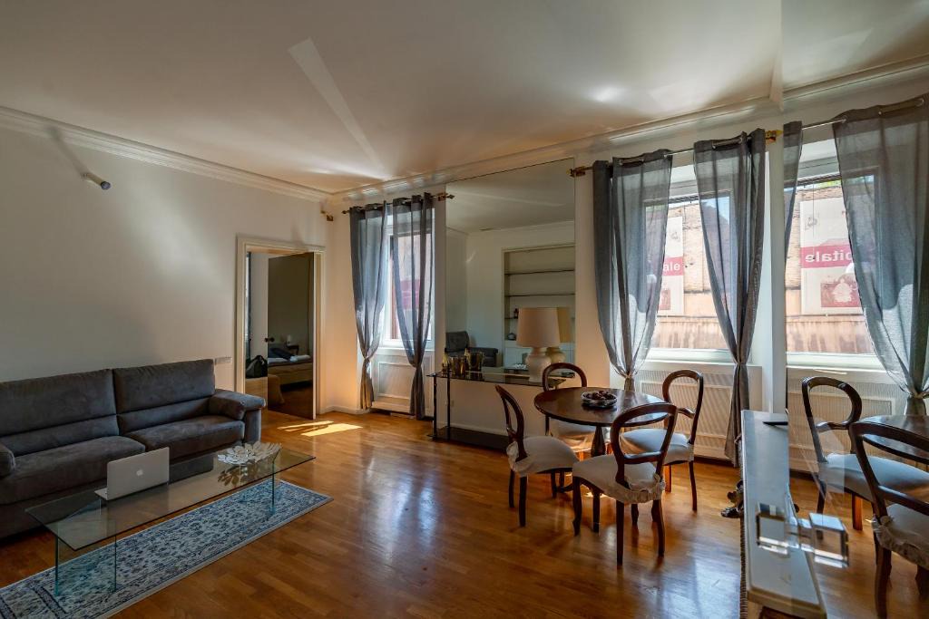Rione III Colonna House | RHome Trevi