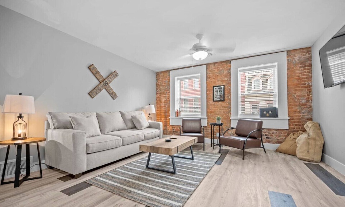 St. Charles Apartment | Rhythm Loft Above the Honky Tonk