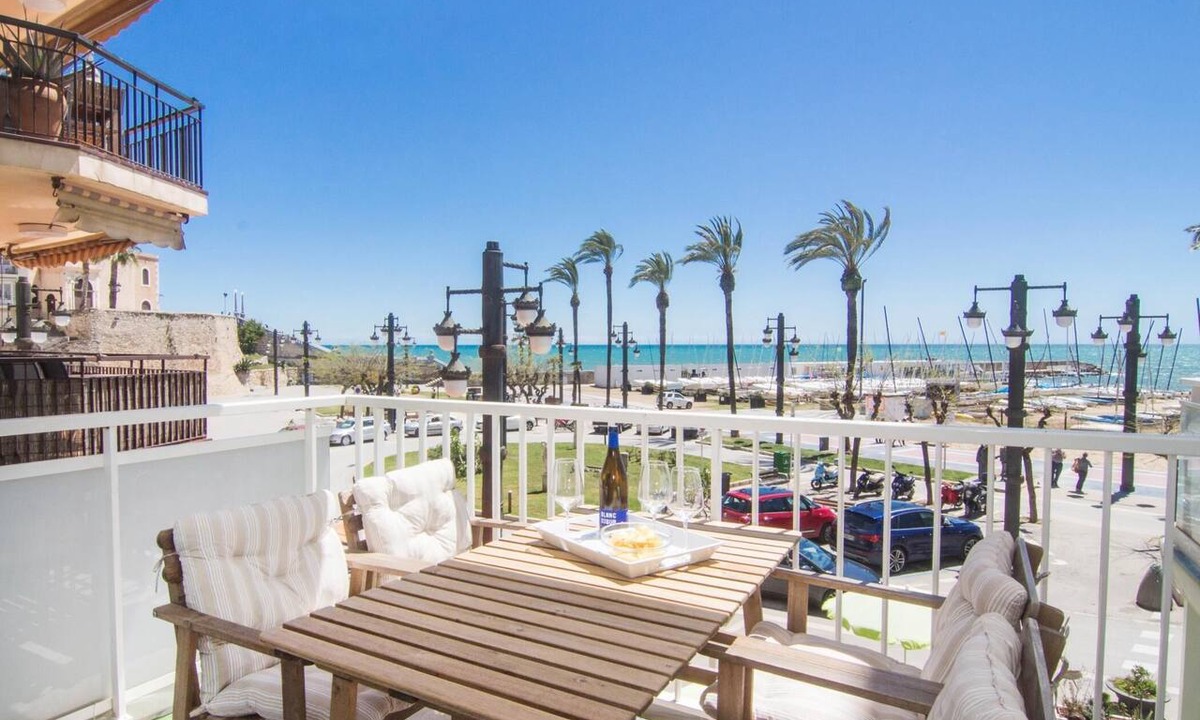 Sitges Town Center Apartment | RIBERA SOL BY BLAUSITGES Beach front property with stunning sea views in Sitges.