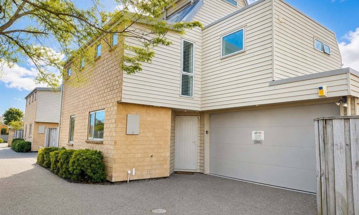 Riccarton House | Riccarton 5BR, 400m to Westfield Mall - free parking