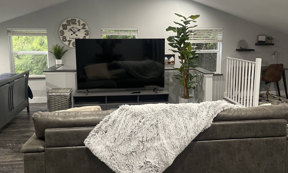 Bellingham Apartment | Ride galbraith mountain from your door! Cozy Bellingham studio in the woods.