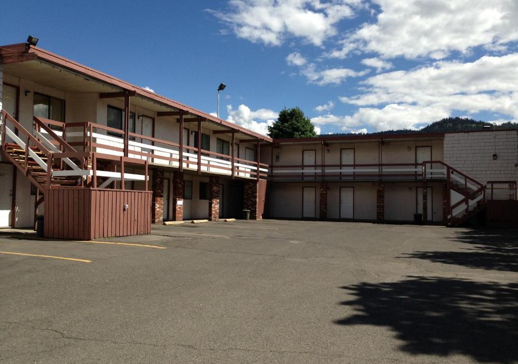 Valleyview Hotel | Rider's Inn