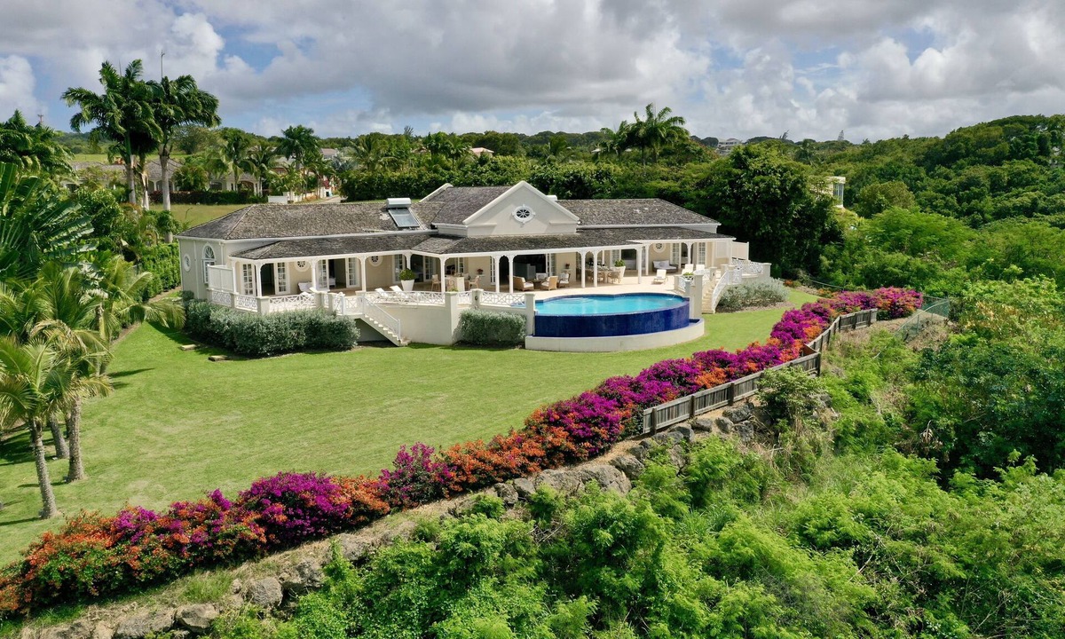Weston Villa | Ridgefront 4 Bedroom Villa on the beautiful west coast