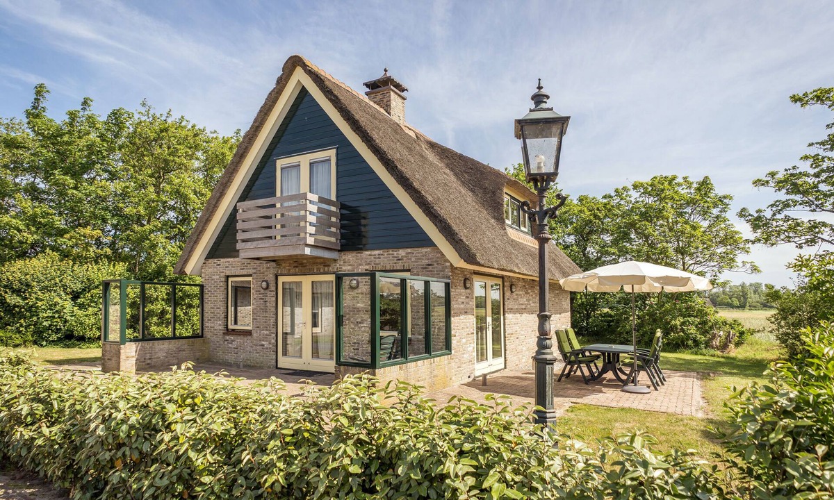 De Koog House | Riet Covered luxury villa on Texel for 6 people near the beach in De Koog