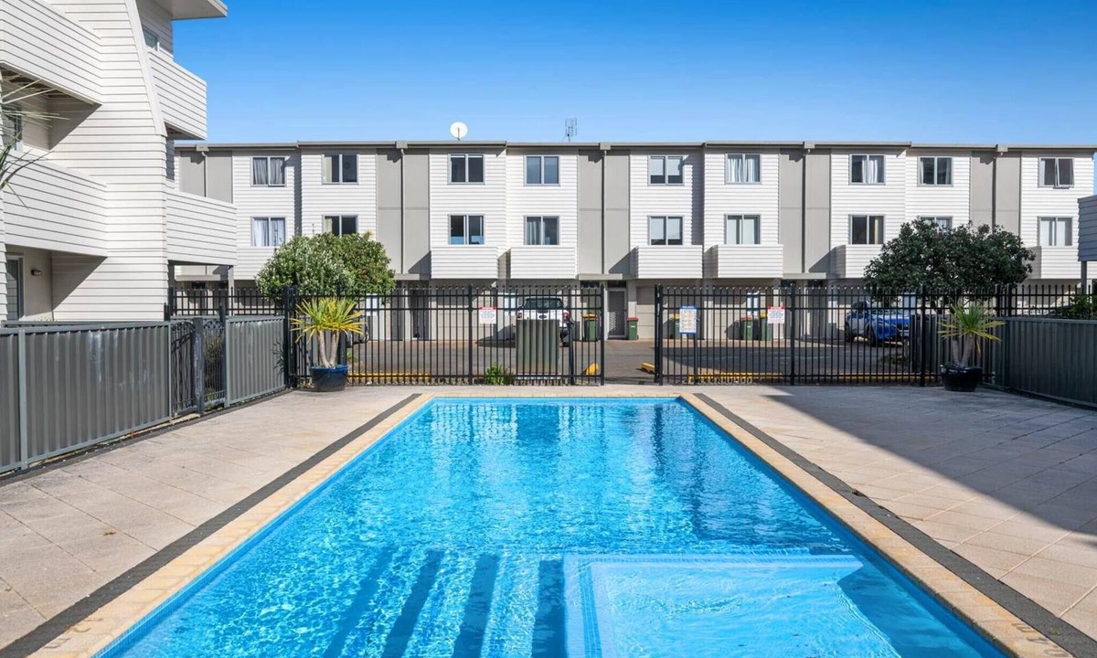 Orewa Apartment | Right Opposite the Beach!