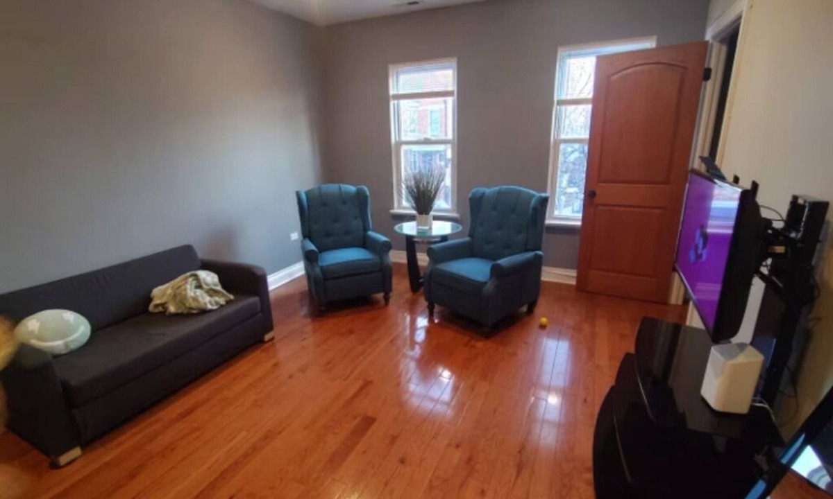 Heart of Chicago Apartment | right & Spacious 3BR Apt Perfect for Families & Groups