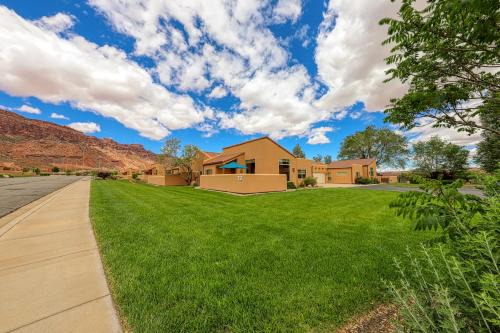 Moab South Valley House | Rim Village T2