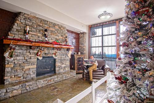 Edray House | Rimfire 421 Cozy Studio just steps from the village Slope Side