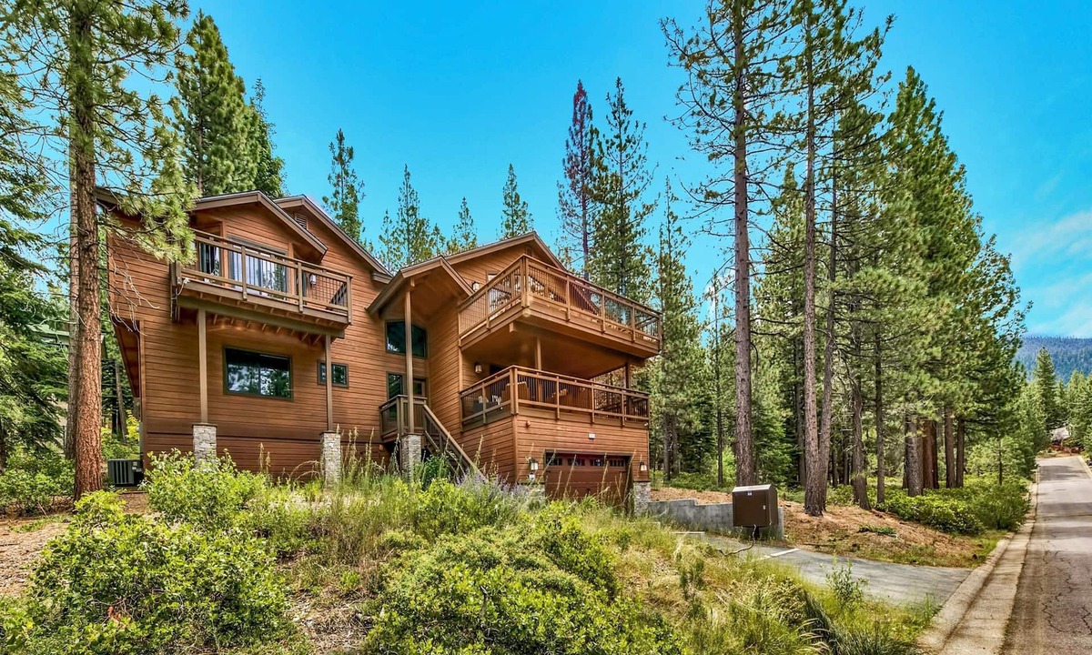 Montgomery Estates House | Rimrock Mansion 6BR, 4BA, Spa, Billiards