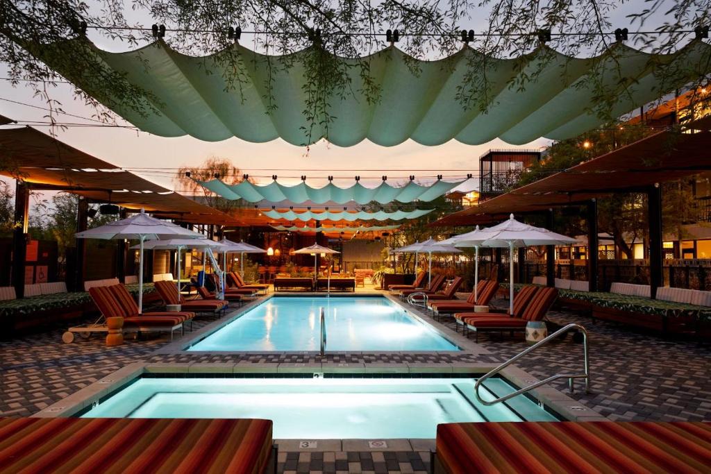 Alhambra Hotel | RISE Uptown