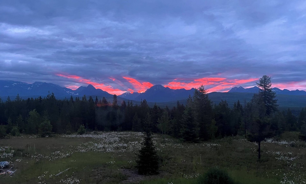 Polebridge House | Rising Wolf Retreat: 4-Bedroom Cabin near Glacier National Park