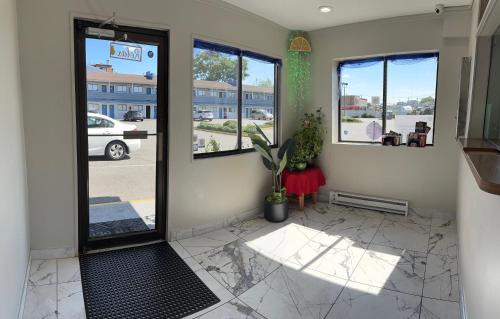Elizabeth Hotel | Ritz Motel