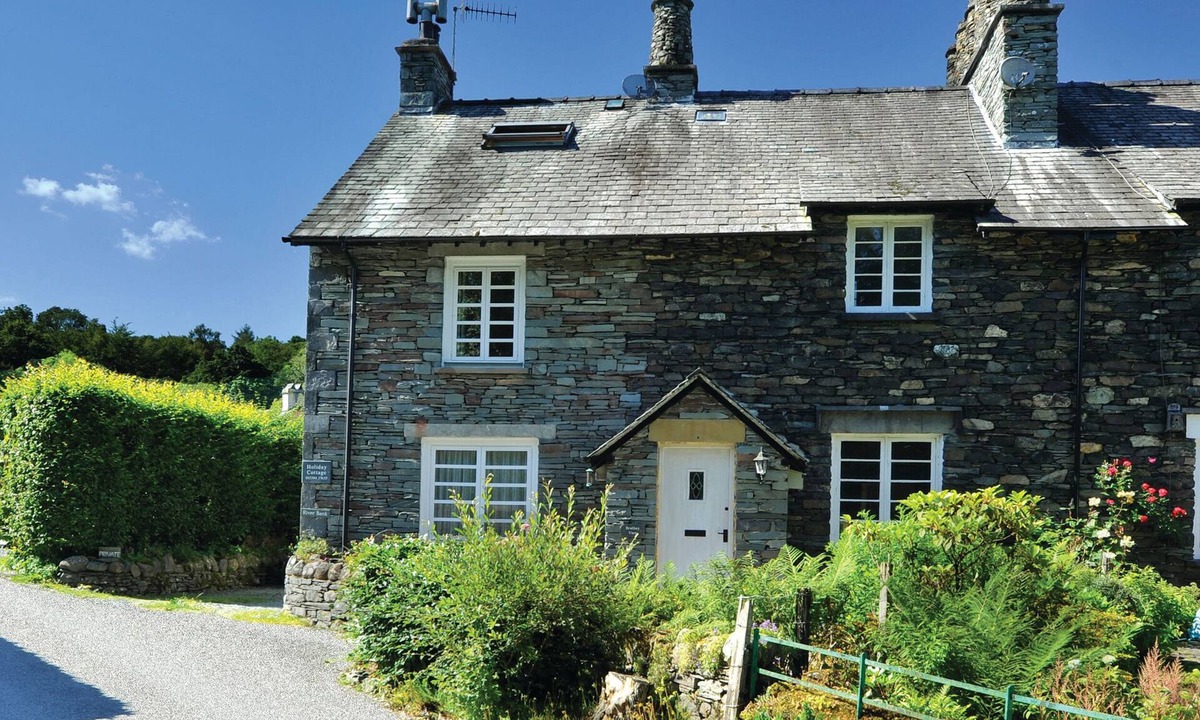 Skelwith Bridge Cottage | River Bank
