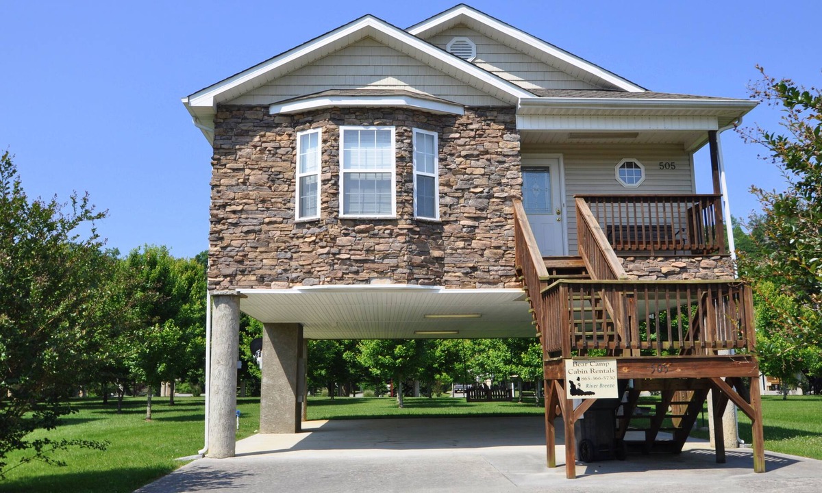 Pigeon Forge Cottage | River Breeze, WIFI, $560 FREE tickets each paid day!