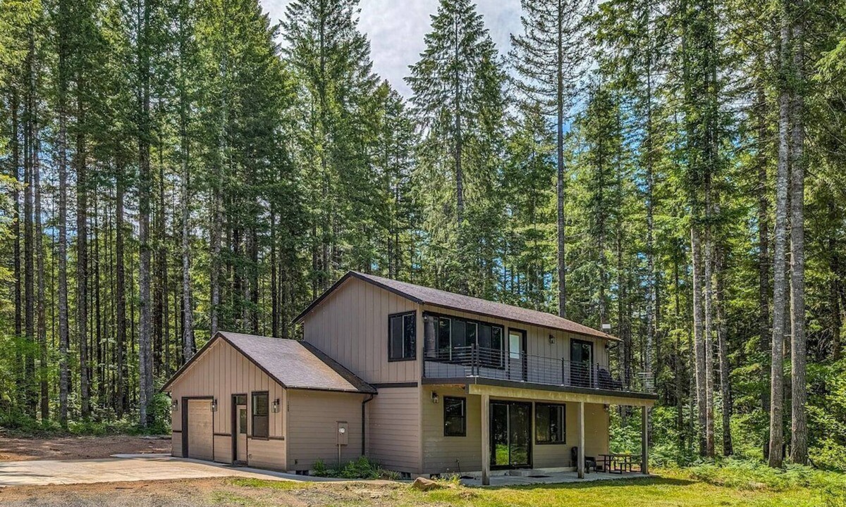 Packwood Cabin | River Dance Cabin | Hot tub, Mt Rainier