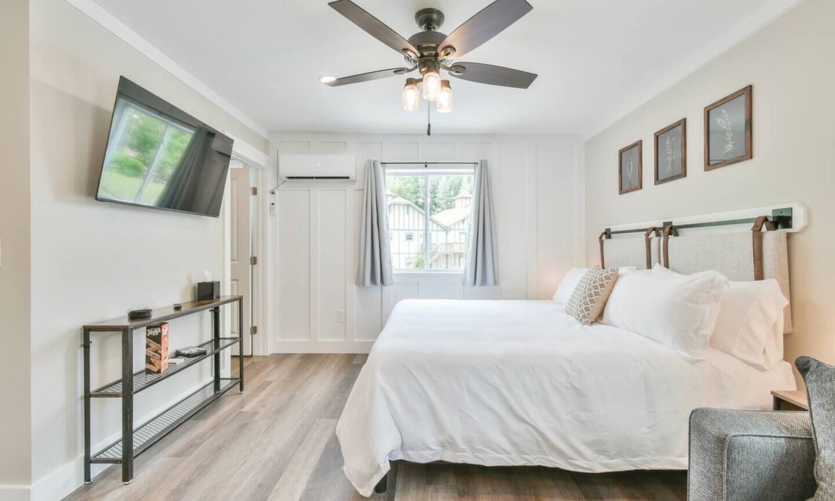 Helen House | River Escape Studio 104