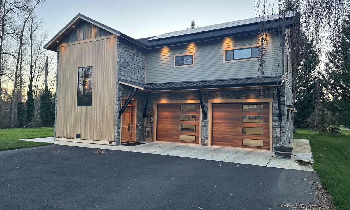 Grants Pass House | River Front Rock House