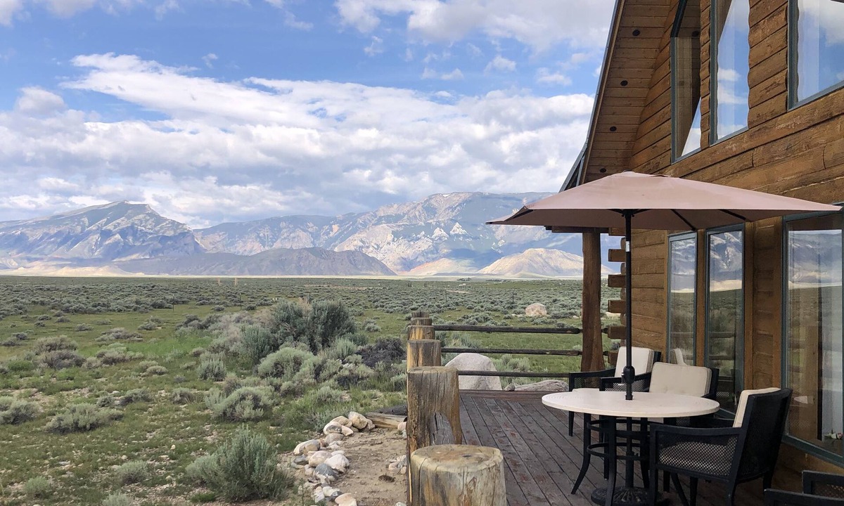 Clark House | River Frontage! Beautiful log home sitting on Yellowstone River with 360 views!