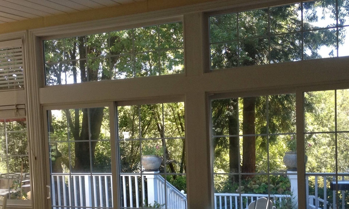 Jenner House | 'River Gardens' Riverfront on Private, Fully Fenced 3/4 Acre
