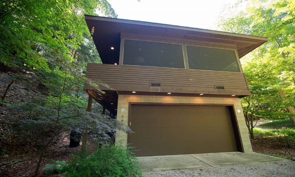 Saugatuck Cottage | 'River Groove' A Modern Dwelling in the woods . Desirable location in Saugatuck