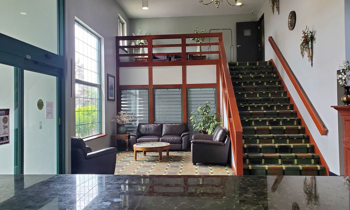Hudson Hotel | River Hill Inn & Suites