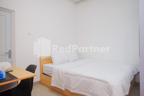 Semarang Hotel | River House Mitra RedDoorz