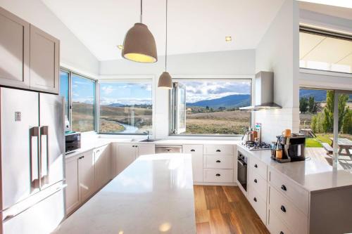 Moonbah House | River K Lodge - 4 Eagle View Road