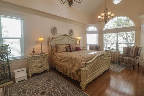 Holly Hill Bed & Breakfast | River Lily Inn Bed and Breakfast